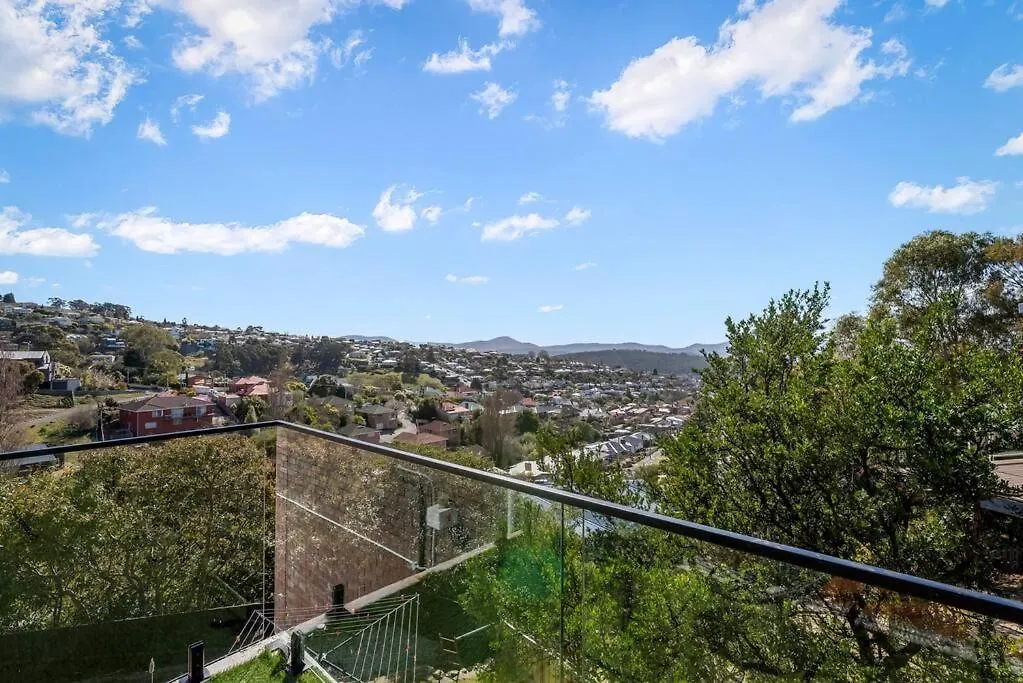호바트 Large House Close To The City Tranquil Setting 빌라 0*,  오스트레일리아
